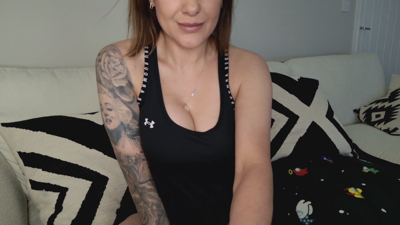 NaughtyMilfNextDoor